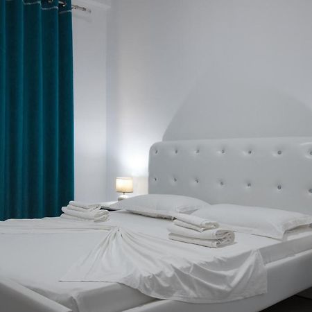 Grand Blue Aparthotel Sarandë エクステリア 写真