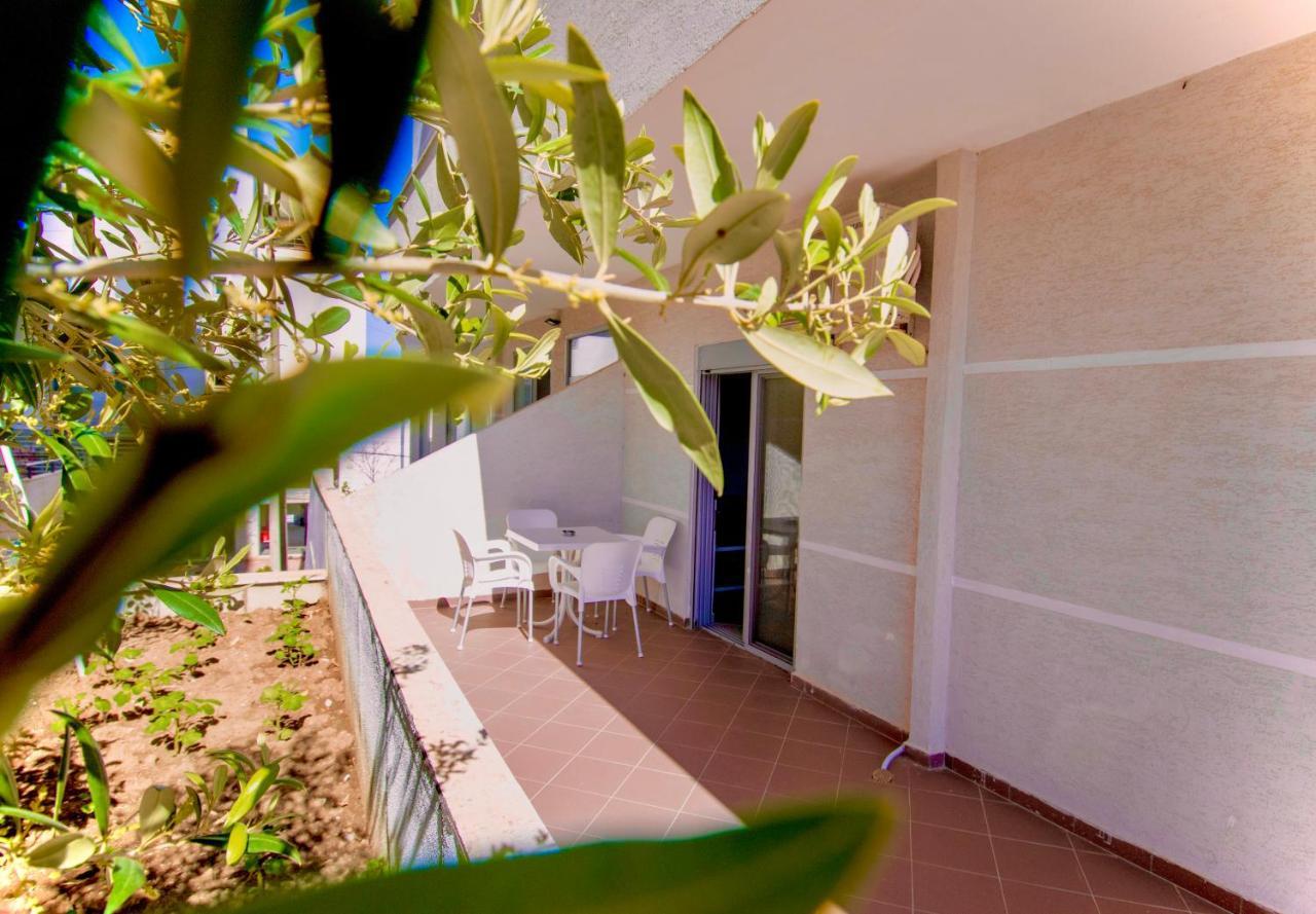 Grand Blue Aparthotel Sarandë エクステリア 写真